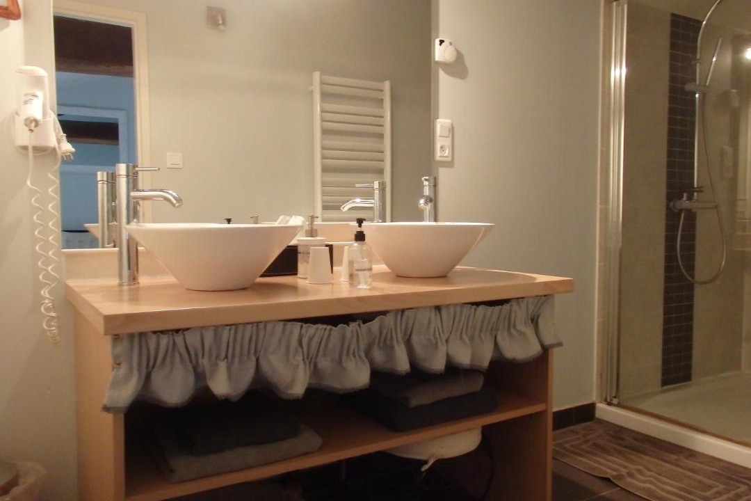 Photo of Bathroom in Saint-Hilaire-des-Loges