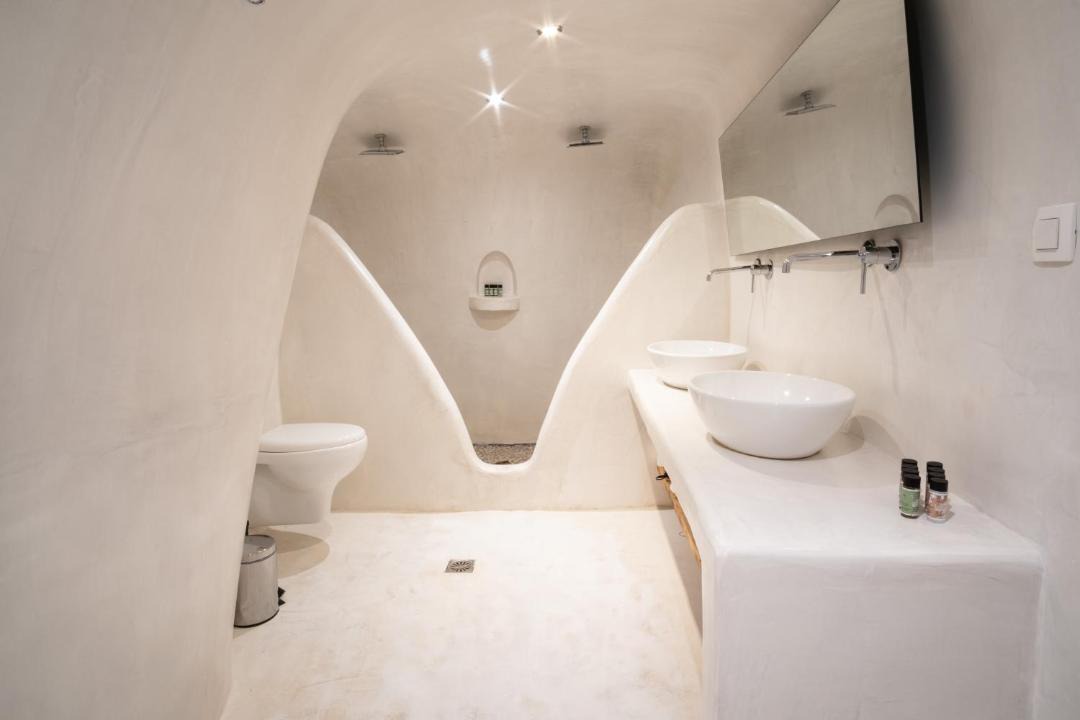 Photo of Bathroom in Fira