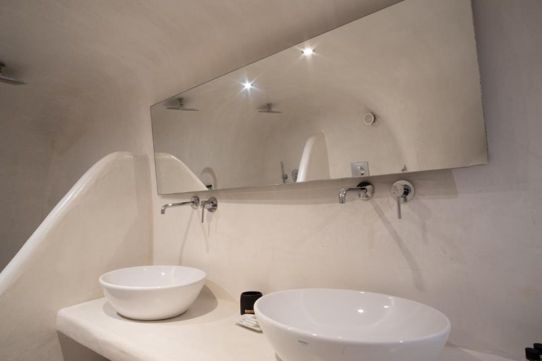 Photo of Bathroom in Fira