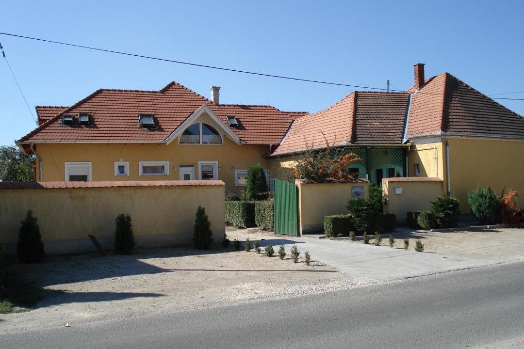 Photo of Buildings in Papa