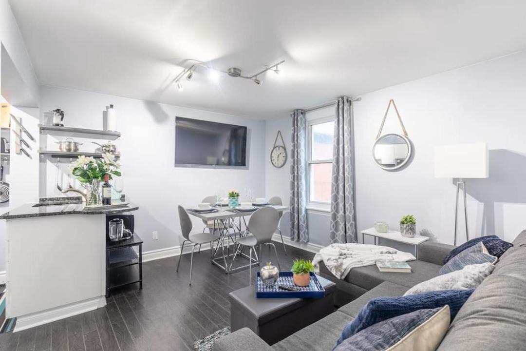 Photo of Livingroom in Centretown West