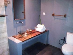 Photo of Bathroom in Batu Karas