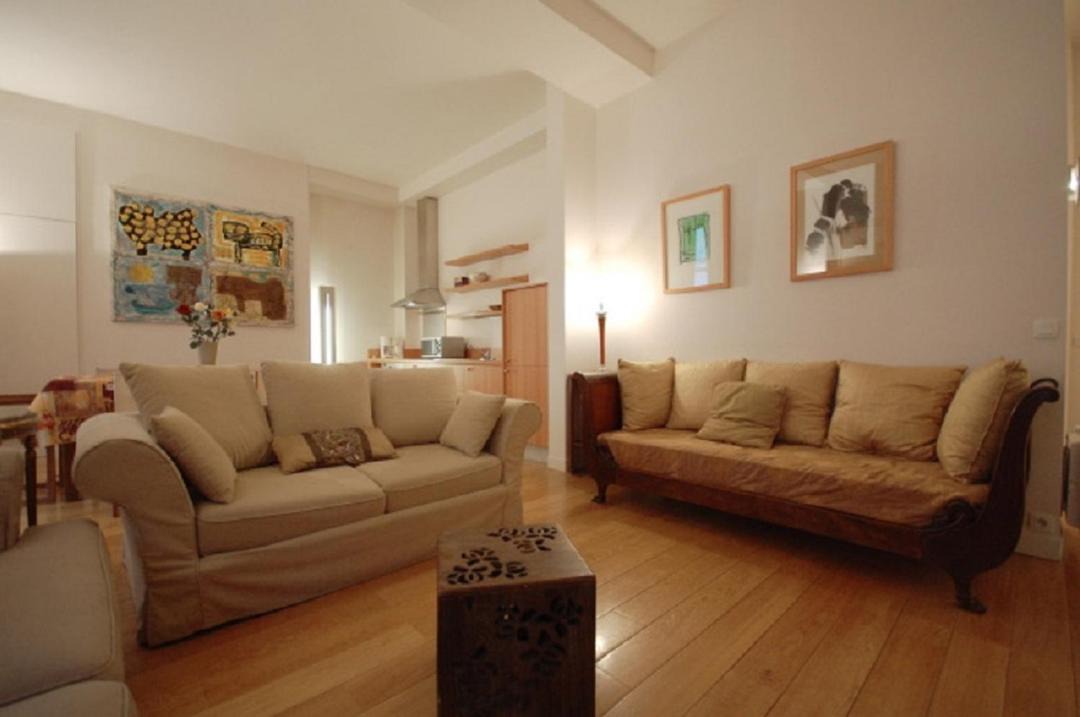Photo of Livingroom in Archives