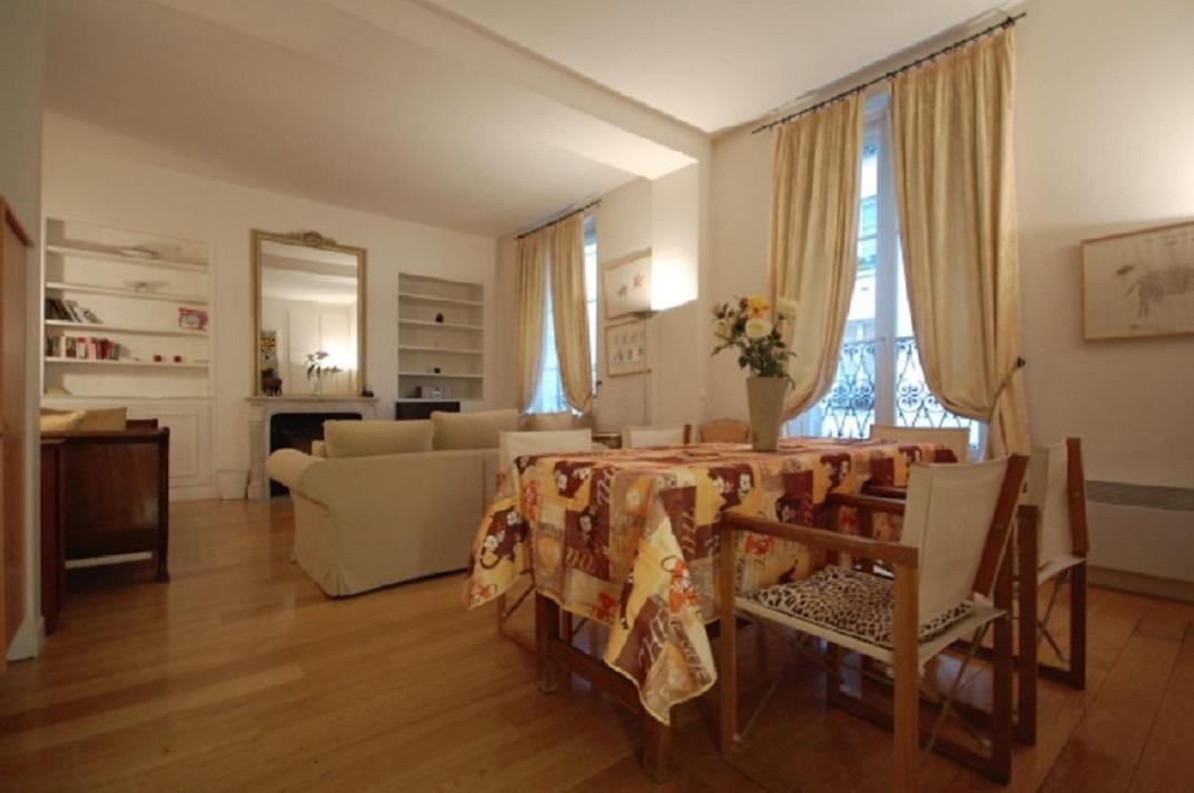 Photo of Livingroom in Archives