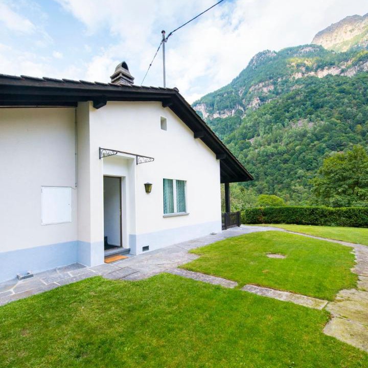 Photo of Buildings in Cugnasco-Gerra