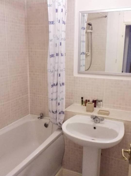 Photo of Bathroom in Island Gardens