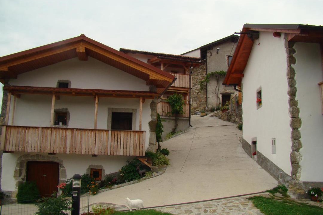 Photo of Buildings in Kambresko