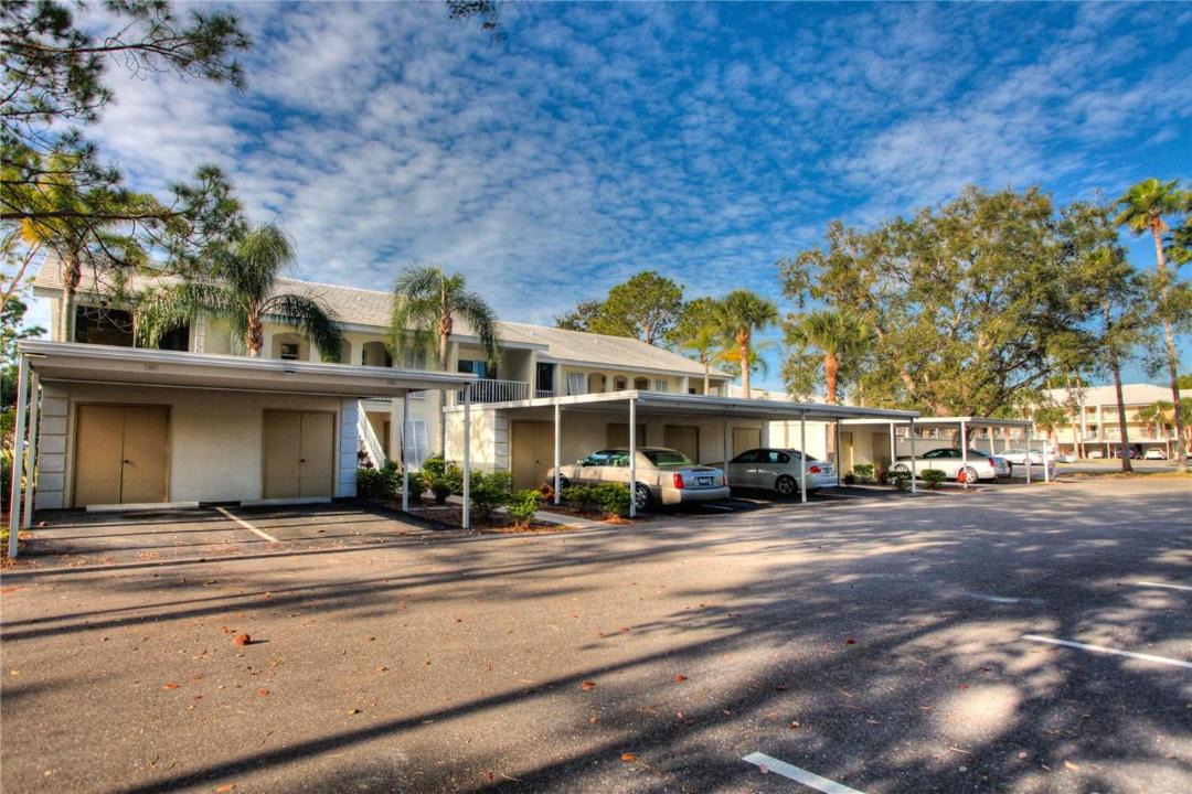 Photo of Buildings in Plantation