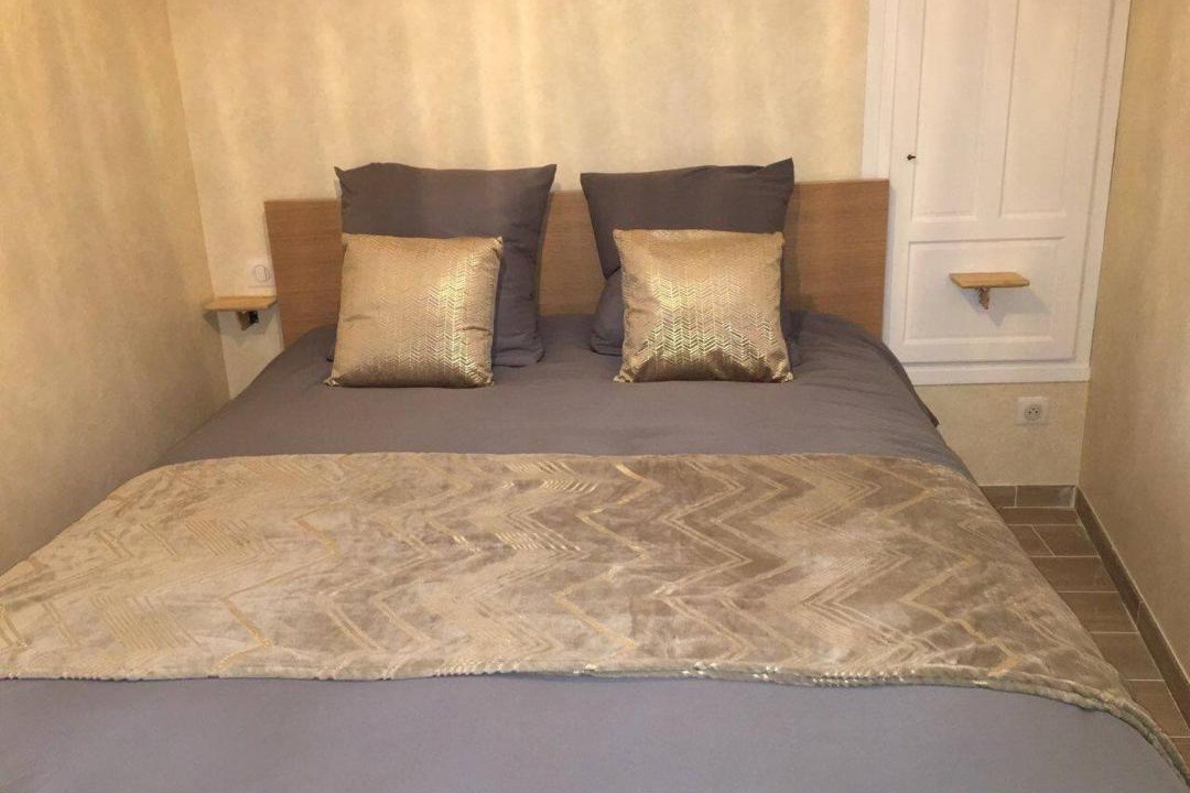 Photo of Bedroom in Beaune City Centre