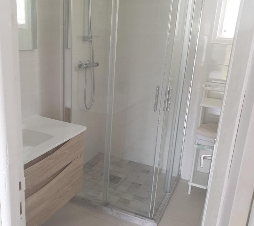 Photo of Bathroom in Commes