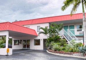 Super 8 by Wyndham Sarasota Near Siesta Key