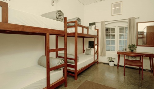 6 Bed Female Dorm