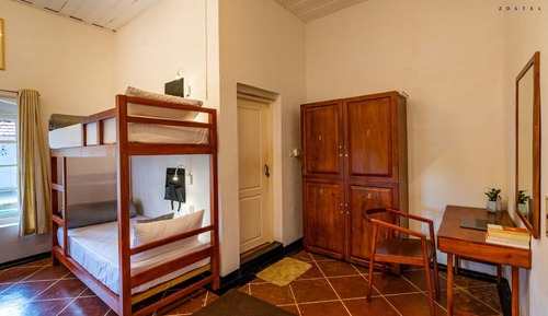 6 Bed Mixed Dorm