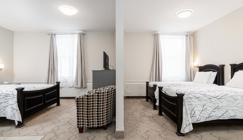 Family Suite with Full Bath and Kitchenette