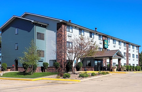 Bloomington Hotel | Quality Inn & Suites Bloomington I-55 and I-74