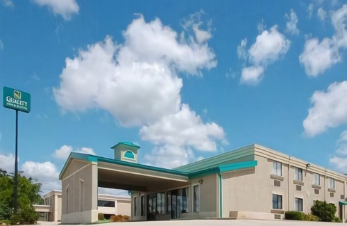 Bloomington Hotel | Quality Inn & Suites Bloomington University Area