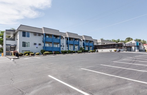 Spokane Hotel | Days Inn & Suites by Wyndham Spokane