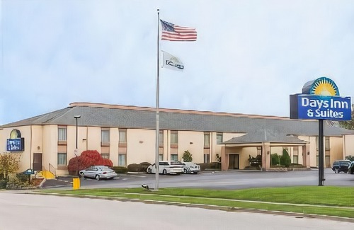 Bloomington Hotel | Quality Inn & Suites Bloomington I-55 and I-74