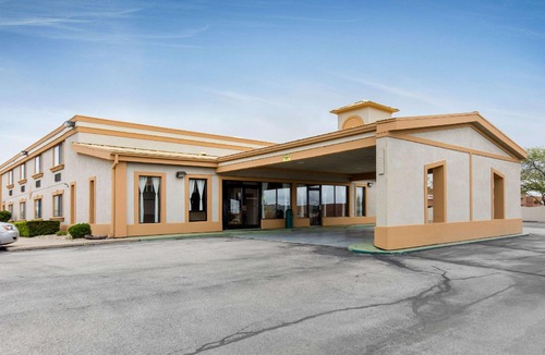 Bloomington Hotel | Quality Inn & Suites Bloomington University Area