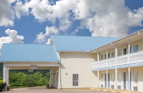 Hardy Hotel | Days Inn by Wyndham Hardy