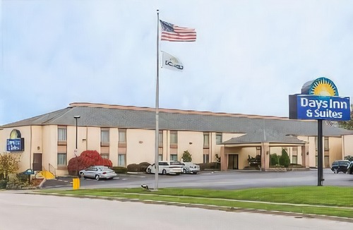 Bloomington Hotel | Quality Inn & Suites Bloomington I-55 and I-74
