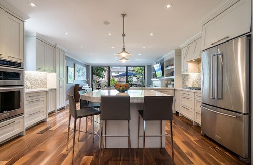 Yonge and Lawrence House | **Stunning home in midtown Toronto. Spacious home suitable for large parties**
