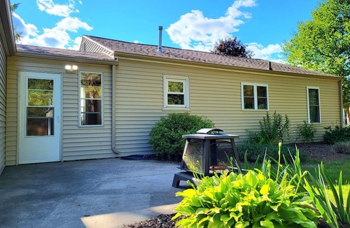 Midland House | Cozy Small Town Connect with Nature