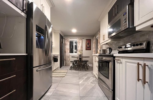 Pickering House | Stylish 3bdrm, 2bth house with 2 parking House