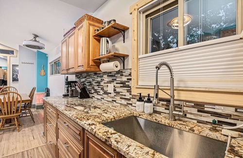 Drayton Plains Apartment | AMAZING 1 Acre Lakefront 3b/2b Apt w/Access to 4 Lakes, peaceful, boats galore!