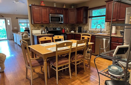 Baiting Hollow House | Walk to beach in this charming home with ac and wifi