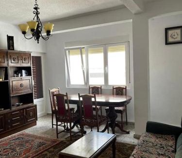 Piedrahita Apartment | Amplio, fresco y céntrico, con patio y balcón