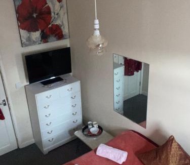Coventry Apartment | 1km To City