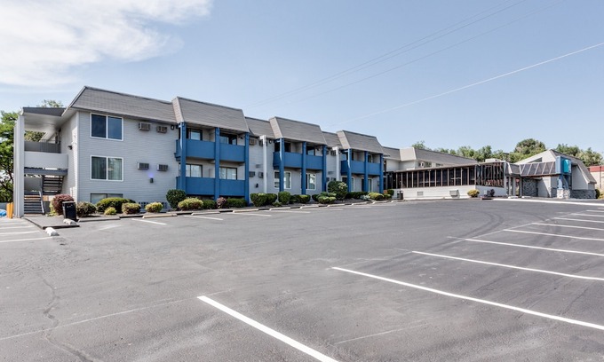 Spokane Hotel | Days Inn & Suites by Wyndham Spokane